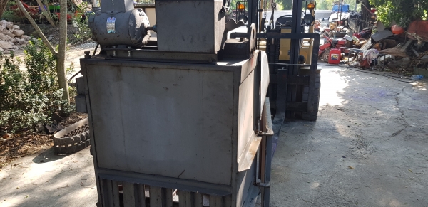 เครื่องอัดพสาติก กระดาษ ขนาด กว้าง .70 x .50 x.60 ไฟ 220 v รหัสสินค้า H1 - 8 เครื่องอัดพสาติก กระดาษ ขนาด กว้าง .70 x .50 x.60 ไฟ 220 v รหัสสินค้า H1 - 8