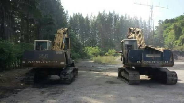 KOMATSU PC 200-5 มีระบบกระแทกราคา 300,000 รถสุราษฎร์ธานี KOMATSU PC 200-5 มีระบบกระแทกราคา 300,000 รถสุราษฎร์ธานี
