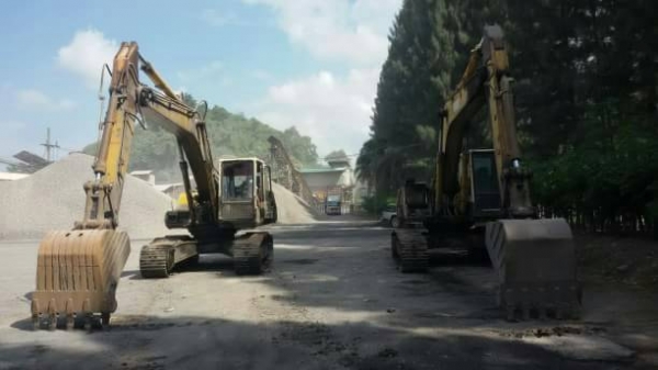 KOMATSU PC 200-5 มีระบบกระแทกราคา 300,000 รถสุราษฎร์ธานี KOMATSU PC 200-5 มีระบบกระแทกราคา 300,000 รถสุราษฎร์ธานี