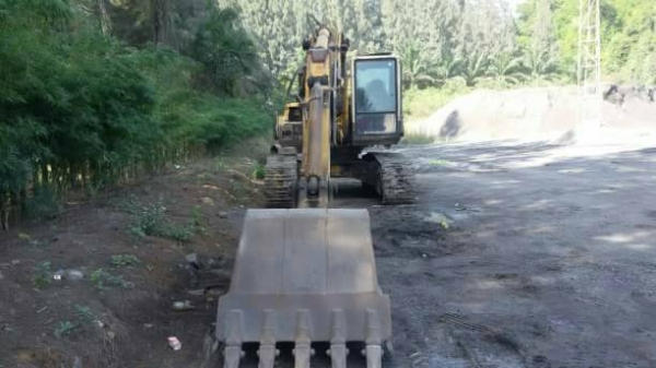 KOMATSU PC 200-5 มีระบบกระแทกราคา 300,000 รถสุราษฎร์ธานี KOMATSU PC 200-5 มีระบบกระแทกราคา 300,000 รถสุราษฎร์ธานี