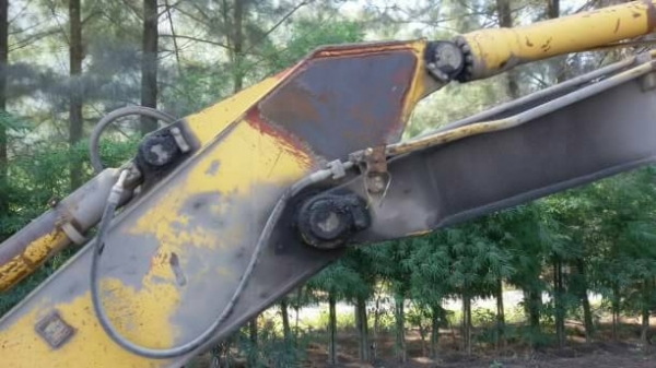 KOMATSU PC 200-5 มีระบบกระแทกราคา 300,000 รถสุราษฎร์ธานี KOMATSU PC 200-5 มีระบบกระแทกราคา 300,000 รถสุราษฎร์ธานี