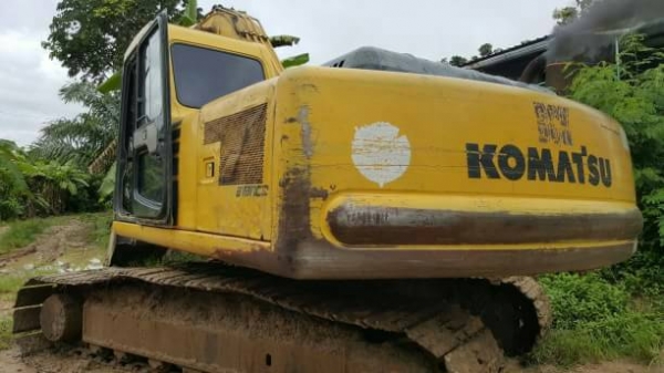 KOMATSU PC 200-6 เครื่องคัมมิ้นเอกสารชุดจดทะเบียน ราคา 650,000 รถเชียงใหม่