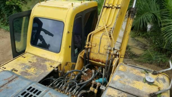 KOMATSU PC 200-6 เครื่องคัมมิ้นเอกสารชุดจดทะเบียน ราคา 650,000 รถเชียงใหม่