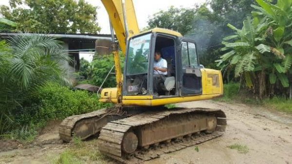 KOMATSU PC 200-6 เครื่องคัมมิ้นเอกสารชุดจดทะเบียน ราคา 650,000 รถเชียงใหม่