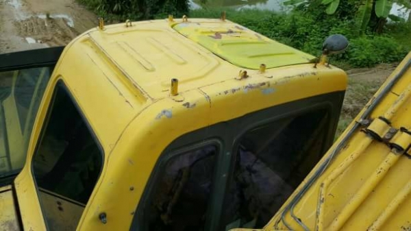 KOMATSU PC 200-6 เครื่องคัมมิ้นเอกสารชุดจดทะเบียน ราคา 650,000 รถเชียงใหม่