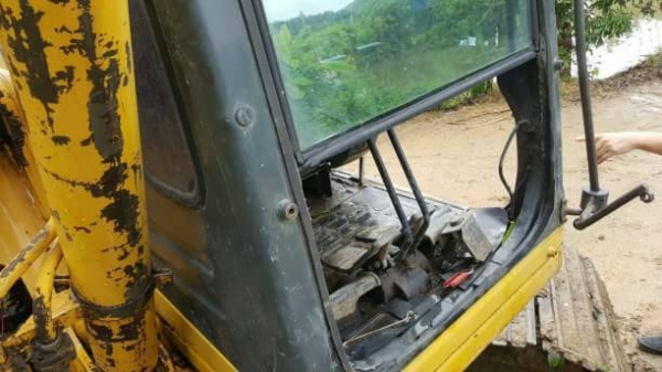 KOMATSU PC 200-6 เครื่องคัมมิ้นเอกสารชุดจดทะเบียน ราคา 650,000 รถเชียงใหม่