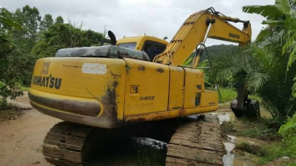KOMATSU PC 200-6 เครื่องคัมมิ้นเอกสารชุดจดทะเบียน ราคา 650,000 รถเชียงใหม่