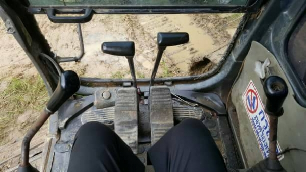 KOMATSU PC 200-6 เครื่องคัมมิ้นเอกสารชุดจดทะเบียน ราคา 650,000 รถเชียงใหม่
