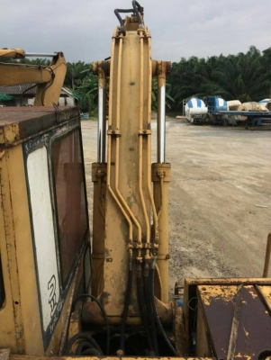 KOMATSU PC 120-3 ราคา 250,000 รถสุราษฎร์ธานี KOMATSU PC 120-3 ราคา 250,000 รถสุราษฎร์ธานี