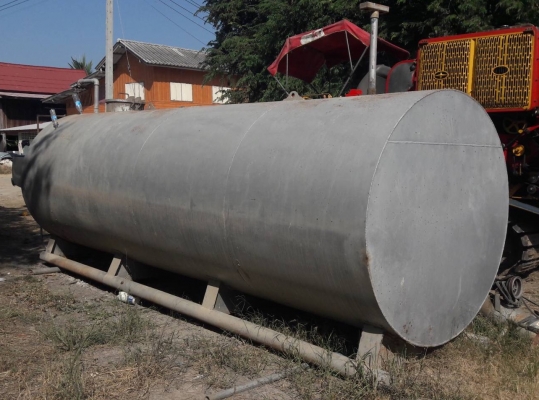 ถังน้ำมันดีเซลขนาด 10,000 ลิตร (ขายถูกๆ)ความหนา4mm. ถังสภาพสวยไม่มีผุ มีสกีขาตั้งเรียบร้อย พร้อมขายค่ะ ถังน้ำมันดีเซลขนาด 10,000 ลิตร (ขายถูกๆ)ความหนา4mm. ถังสภาพสวยไม่มีผุ มีสกีขาตั้งเรียบร้อย พร้อมขายค่ะ