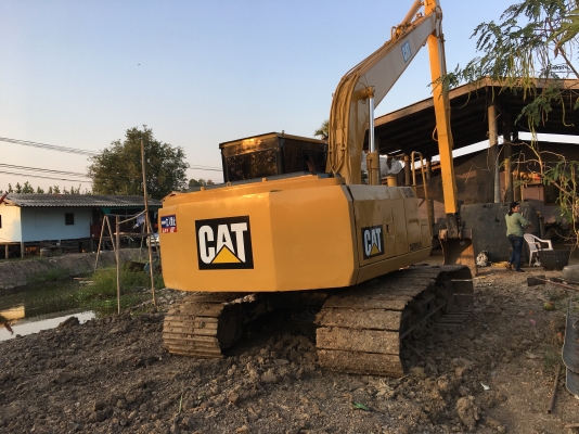 ขายCAT E120b สภาพสวยพร้อมใช้งาน เครื่องดีช่วงล่างดี ใบแทร็กเต็ม เอวดีไม่หลวม แอร์เย็น โทร0616613023