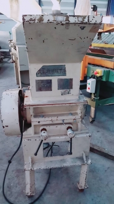 ขายเครื่องโม่พลาสติก 2 แรงม้ากับ3 แรงม้าทั้งหมด 6 เครื่องรอบช้า 2รอบเร็ว4รวม 6เครื่อง110,000 บาท ขายเครื่องโม่พลาสติก 2 แรงม้ากับ3 แรงม้าทั้งหมด 6 เครื่องรอบช้า 2รอบเร็ว4รวม 6เครื่อง110,000 บาท