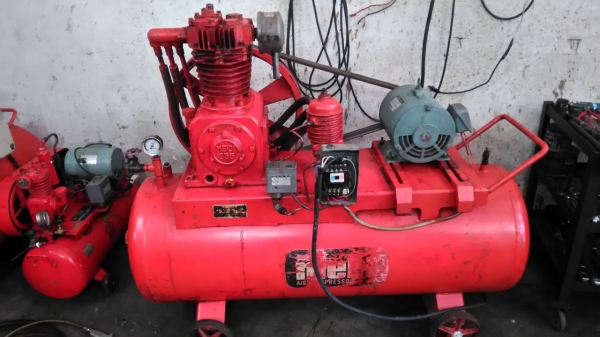 **ขายถูกๆ ปั้มลมมือสอง(เก่านอก-แห้งญี่ปู๋น)** Meiji 5 แรง ถัง 218ลิตร ทดสอบเรียบร้อย ทุกระบบทำงานได้ดีมากๆ แน่นๆนิ่งๆพร้อมใช้งานครับ