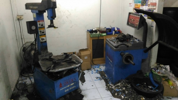 เซ้งอุปกรณ์ร้านยาง (เหมาหมด ไม่แยกค่ะ) อุปกรณ์ใช้งานได้ปกติดีทุกตัว ให้หมดครบทุกสิ่งอย่าง เอาไปประกอบ พร้อมเปิดร้านได้เลย