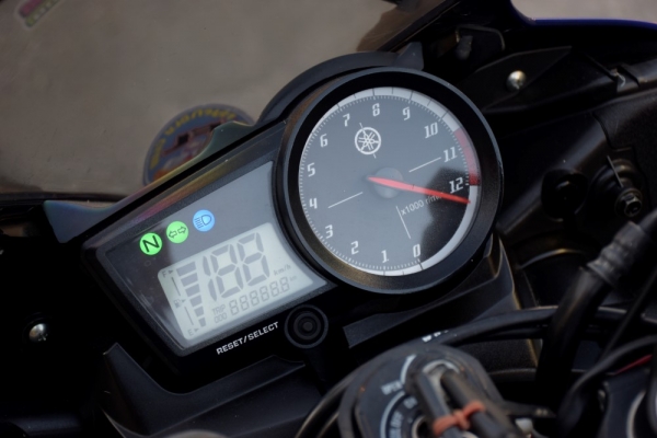 vR15 2016 ลาย moto gp รถบ้านแท้ มือเดียว สด-ผ่อน รูดบัตรได้