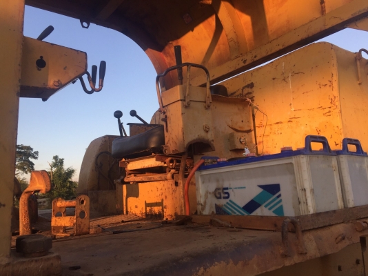 ขาย 1,250,000 รถแทรคเตอร์ CAT D9G ซื้อเก่านอกมา 1 ปี ทำงานน้อยมาก เครื่องดี เกียร์ทอคร์แรง ลิปเปอร์หลัง ช่วงล่างแน่นจากนอก เอกสารเล่มทะเบียน  รถอยู่  ลำปาง โทร 0610710295