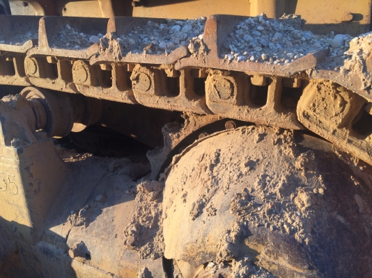 ขาย 1,250,000 รถแทรคเตอร์ CAT D9G ซื้อเก่านอกมา 1 ปี ทำงานน้อยมาก เครื่องดี เกียร์ทอคร์แรง ลิปเปอร์หลัง ช่วงล่างแน่นจากนอก เอกสารเล่มทะเบียน  รถอยู่  ลำปาง โทร 0610710295