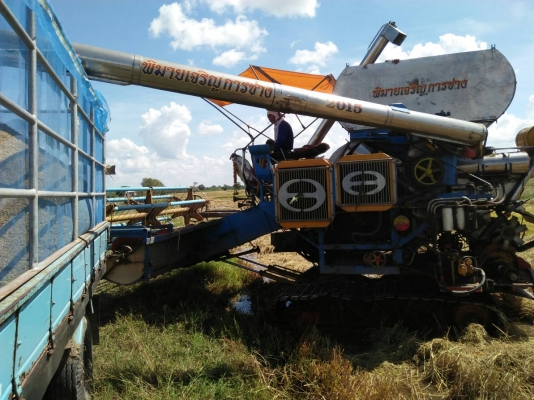 ขาย รถเกี่ยว พิมายการช่าง ราคา 980,000 เครื่อง Jo8c turbo ปั้ม 23 ตัวเดิน 12 ขาย รถเกี่ยว พิมายการช่าง ราคา 980,000 เครื่อง Jo8c turbo ปั้ม 23 ตัวเดิน 12