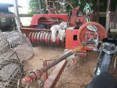 ขายตามสภาพ เครื่องอัดฟาง แมกซี่ 20 กำลังอัดอยู่ครับ ขายตามสภาพ เครื่องอัดฟาง แมกซี่ 20 กำลังอัดอยู่ครับ