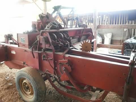 ขายตามสภาพ เครื่องอัดฟาง แมกซี่ 20  กำลังอัดอยู่ครับ