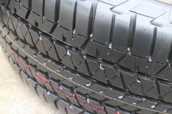 ขายยางป้ายแดง BRIDGESTONE 265-60-18 ปี17 ชุดละ 19,500 บาท ขายยางป้ายแดง BRIDGESTONE 265-60-18 ปี17 ชุดละ 19,500 บาท