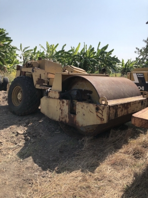 ขายรถบด ตามสภาพ ล้อไม่มี. 1 ข้าง ไม่มีเล่ม ดูที่ลาดหลุมแก้ว