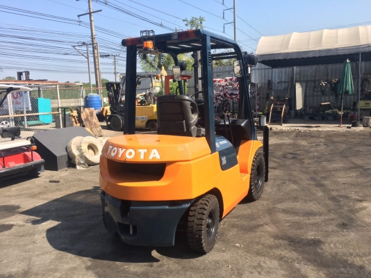 ขาย TOYOTA รุ่น 7 ดีเซล 2.5 ตัน 3 เมตร เกียร์ครัช เครื่องเกียร์ดีมาก ใช้งานน้อย ขาย 270,000 บาท โทร 094-426-7888 จะเด็ด