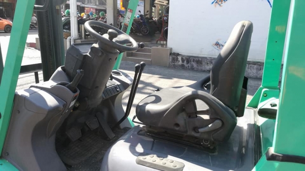 ขาย Mitsubishi 2.5ตัน รถใหม่ป้ายแดง ค้างสต็อค **ใช้งานมาแค่2.6ชั่วโมง**