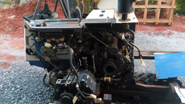 รถตีนตะขาบ ไอซากิ2สูบดีเซล13แรง เครื่องสภาพดีใหม่ ใช้งานไป700กว่าชั่วโมง