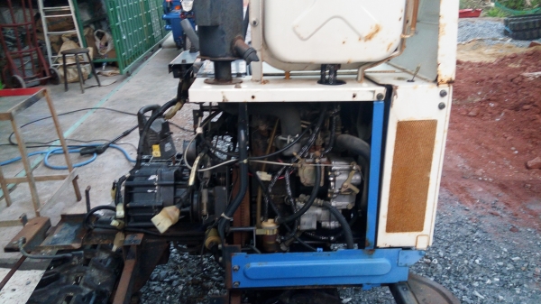 รถตีนตะขาบ ไอซากิ2สูบดีเซล13แรง เครื่องสภาพดีใหม่ ใช้งานไป700กว่าชั่วโมง