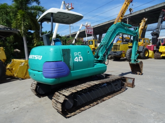 รถขุด Komatsu PC40-7 บริษัท วีพีที แมชชีนเนอรี่ จำกัด
