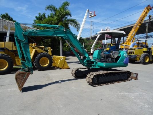 รถขุด Komatsu PC40-7 บริษัท วีพีที แมชชีนเนอรี่ จำกัด