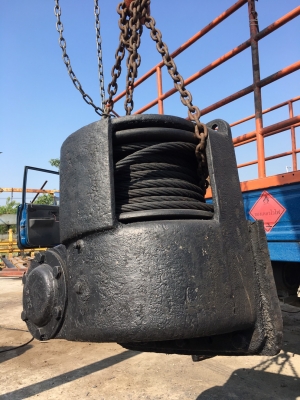 วิ๊นติดท้ายรถแทรคเตอร์  ตีนตะขาบ ยก - ลาก - ดึง  รับน้ำหนักได้ราว 80 ตัน