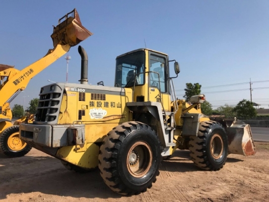ขายรถตักล้อยาง KOMATSU WA300-3 รถนอกนำเข้าเองจากญี่ปุ่น สภาพสวยพร้อมใช้งาน มีVDOการทำงานครับ ขายรถตักล้อยาง KOMATSU WA300-3 รถนอกนำเข้าเองจากญี่ปุ่น สภาพสวยพร้อมใช้งาน มีVDOการทำงานครับ