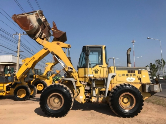 ขายรถตักล้อยาง KOMATSU WA300-3 รถนอกนำเข้าเองจากญี่ปุ่น สภาพสวยพร้อมใช้งาน มีVDOการทำงานครับ ขายรถตักล้อยาง KOMATSU WA300-3 รถนอกนำเข้าเองจากญี่ปุ่น สภาพสวยพร้อมใช้งาน มีVDOการทำงานครับ