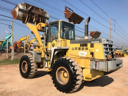 ขายรถตักล้อยาง KOMATSU WA300-3 รถนอกนำเข้าเองจากญี่ปุ่น สภาพสวยพร้อมใช้งาน มีVDOการทำงานครับ ขายรถตักล้อยาง KOMATSU WA300-3 รถนอกนำเข้าเองจากญี่ปุ่น สภาพสวยพร้อมใช้งาน มีVDOการทำงานครับ