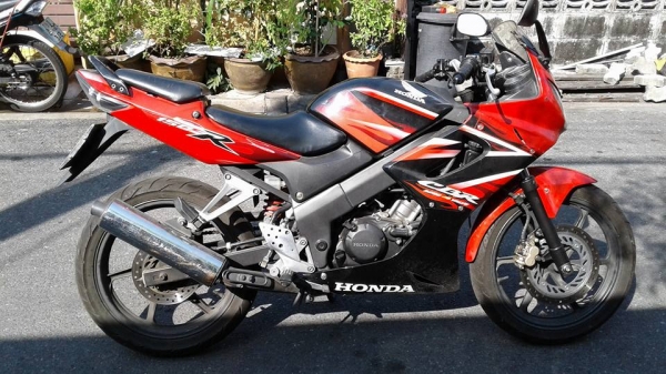 ขาย Honda CBR 150 R ปี 50 เครื่องดีเดิมๆ ไม่หลวม ไม่ควัน ไม่ดัง (รถไม่เคยคว้านหรือเปลี่ยนก้านสูบ ) ภ ขาย Honda CBR 150 R ปี 50 เครื่องดีเดิมๆ ไม่หลวม ไม่ควัน ไม่ดัง (รถไม่เคยคว้านหรือเปลี่ยนก้านสูบ ) ภ