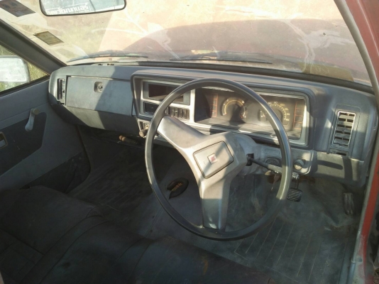 ISUZU  KB ไม่ผุ ไม่มีเครื่องเกียร์ ทะเบียนแจ้งจอด