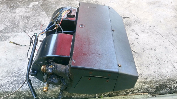 ขายตู้แอร์แขวนฟอมูล่าหน้าปรับได้ 1250 บาท