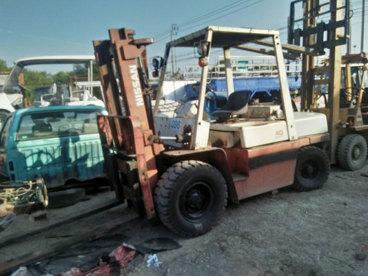 รถยกนิสสัน 4 ตัน เก่านอก