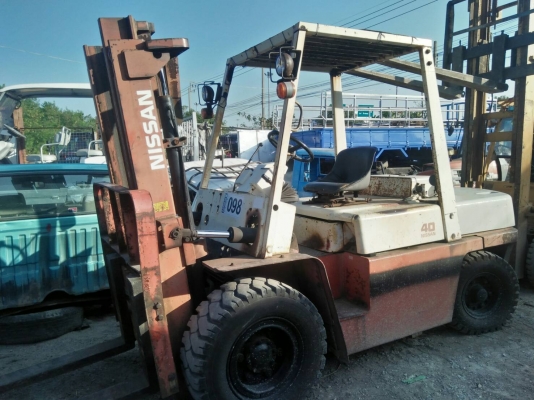 รถยกนิสสัน 4 ตัน เก่านอก