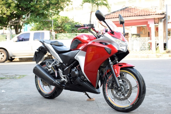 Cbr 250i abs 2011 เครื่องเดิม สีสวย รูดบัตรได้ Cbr 250i abs 2011 เครื่องเดิม สีสวย รูดบัตรได้