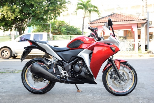 Cbr 250i abs 2011 เครื่องเดิม สีสวย รูดบัตรได้ Cbr 250i abs 2011 เครื่องเดิม สีสวย รูดบัตรได้