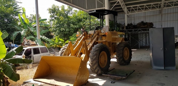 รถตัก CATERPILLAR 910