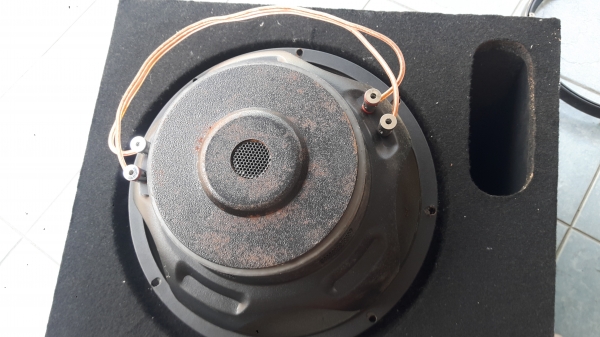 ตู้ลำโพงพร้อมลำโพง