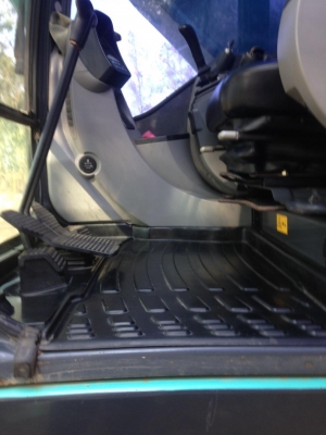 ขาย KOBELCO รุ่น 8 YN11 สนใจติดต่อ 0801131119 ขาย KOBELCO รุ่น 8 YN11 สนใจติดต่อ 0801131119