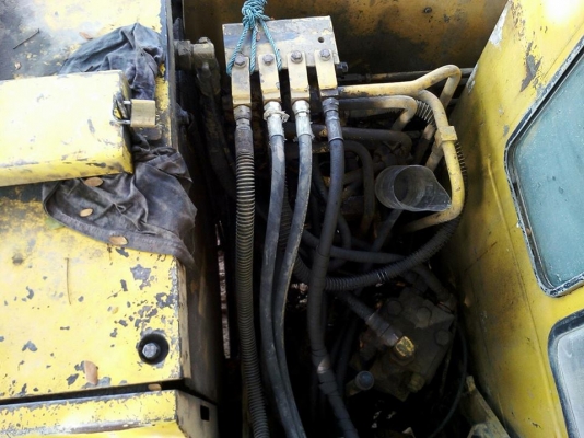 ขายรถขุดแบ็คโค PC60-5 KOMATSU เครื่องเดิมสภาพใช้งานประจำ