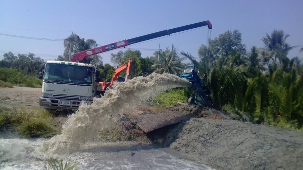 ขายท่อสูบน้ำมือ1 หน้า10 ยาว9 เมตร  น้ำออกแรง10เมตร เครื่องอีซูซุ 4JB เทอร์โบ