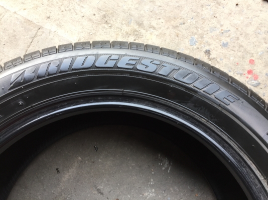 ยาง Bridgstone 215-55-17 ปี 15 ครบชุด 4 เส้น 4000 สวยๆไม่บวมไม่กินข้างดอกยางเหลือเยอะเอาไปวิ่งกันใด้ ยาง Bridgstone 215-55-17 ปี 15 ครบชุด 4 เส้น 4000 สวยๆไม่บวมไม่กินข้างดอกยางเหลือเยอะเอาไปวิ่งกันใด้