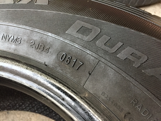 ยาง Goodyear 215-70-15 ปี 17 ครบชุด 4 เส้น 5500 สภาพสวยๆไม่บวมไม่กินข้าง ดอกยางเหลือเยอะเอาไปวิ่งกัน ยาง Goodyear 215-70-15 ปี 17 ครบชุด 4 เส้น 5500 สภาพสวยๆไม่บวมไม่กินข้าง ดอกยางเหลือเยอะเอาไปวิ่งกัน